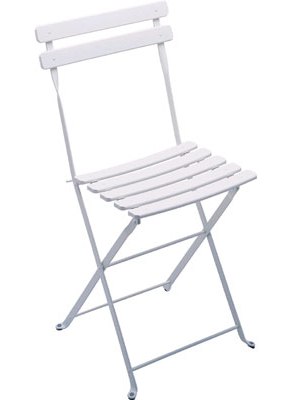 Location chaise square lattée blanche