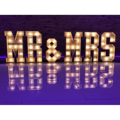 Location grandes Lettres lumineuses "MR & MRS" en bois palette